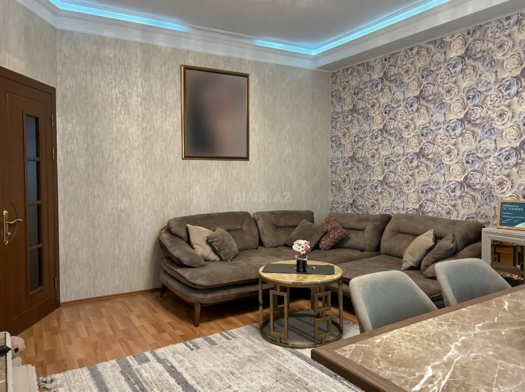 Satılır 2 otaqlı mənzil 84 m²