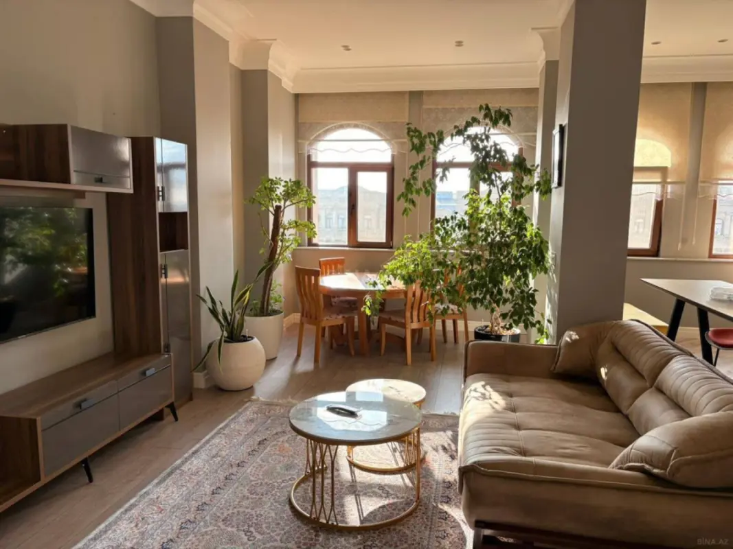 Kirayə verilir 2 otaqlı mənzil 88 m²