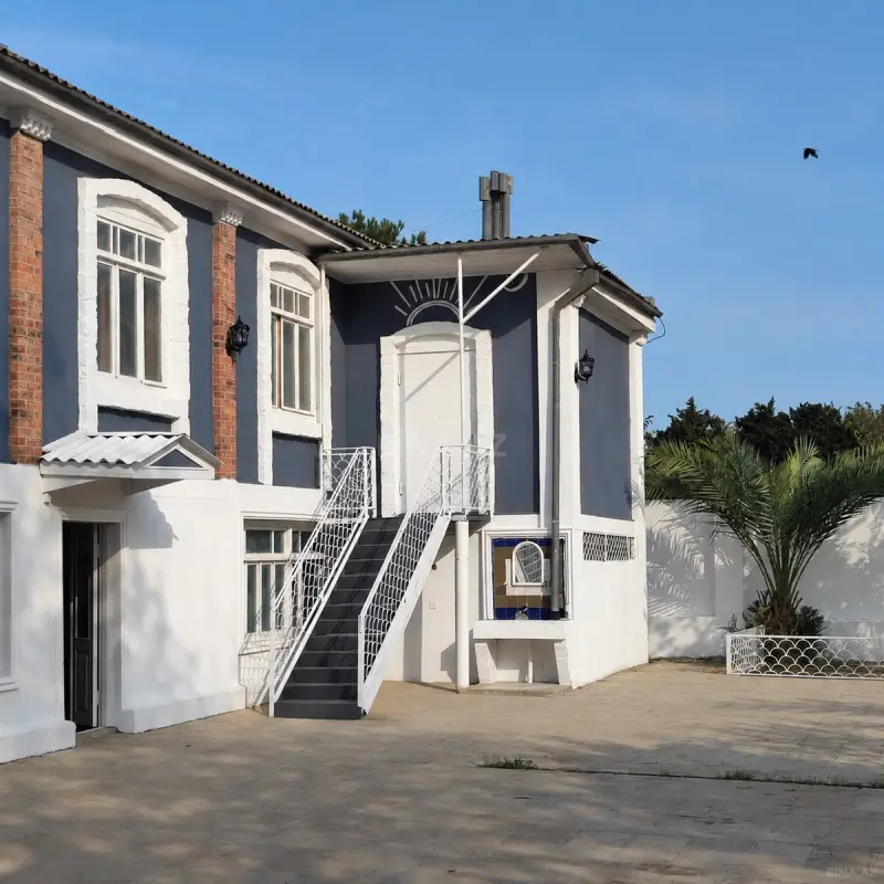 Satılır 8 otaqlı həyət evi 230 m²