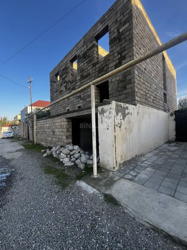 Satılır 6 otaqlı həyət evi 170 m²