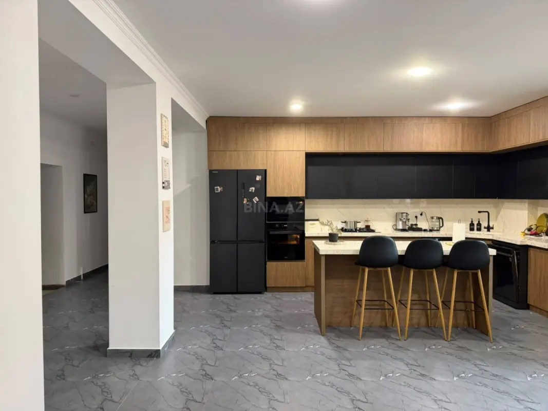 Satılır 7 otaqlı həyət evi 350 m²