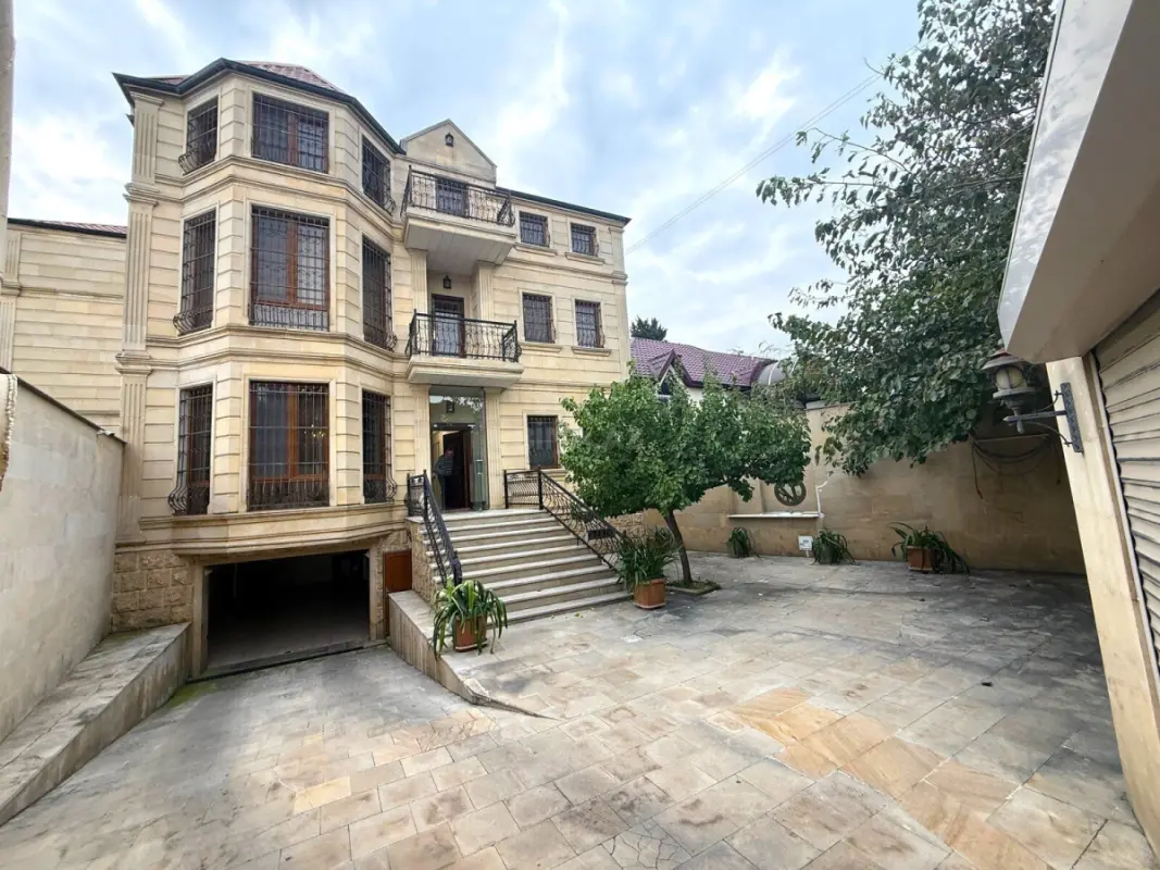 Satılır 6 otaqlı həyət evi 550 m²