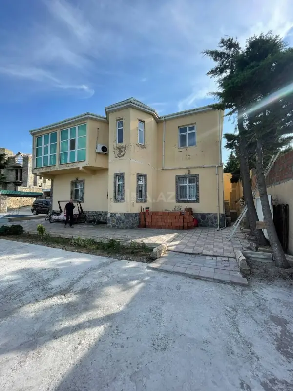 Satılır 5 otaqlı həyət evi 250 m²