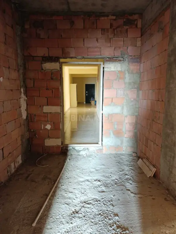Satılır 4 otaqlı mənzil 144 m²