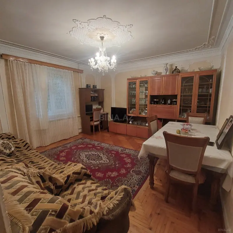 Satılır 3 otaqlı mənzil 145 m²