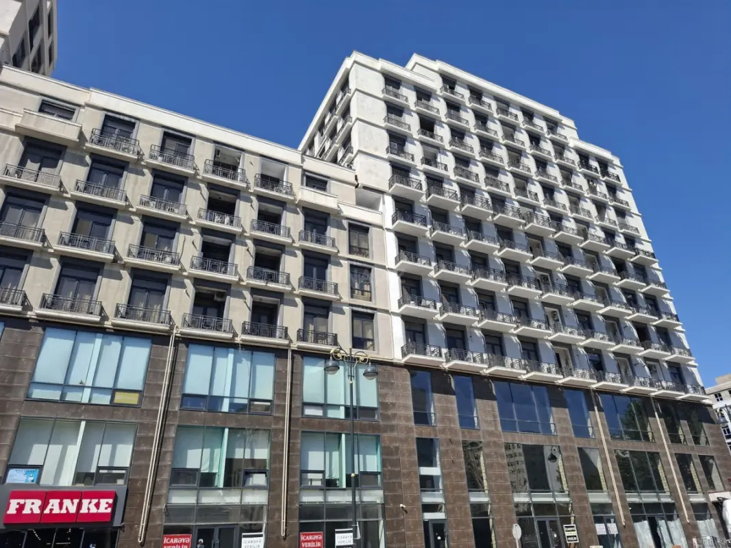 Satılır 2 otaqlı mənzil 65 m²