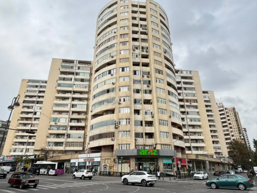 Satılır 3 otaqlı mənzil 110 m²