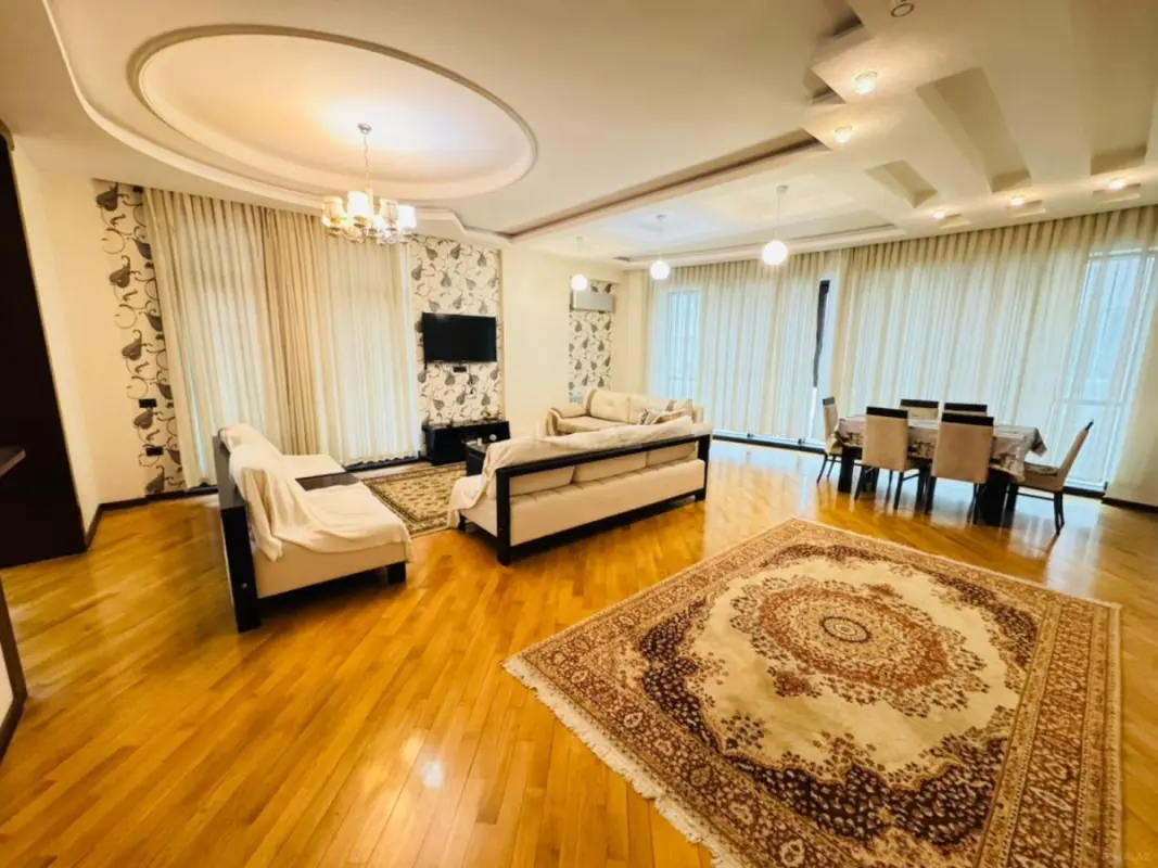 Kirayə verilir 3 otaqlı mənzil 191 m²
