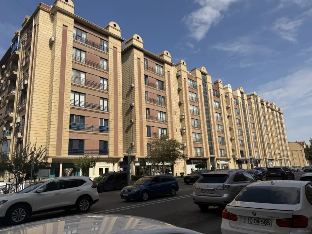 Satılır 4 otaqlı mənzil 200 m²