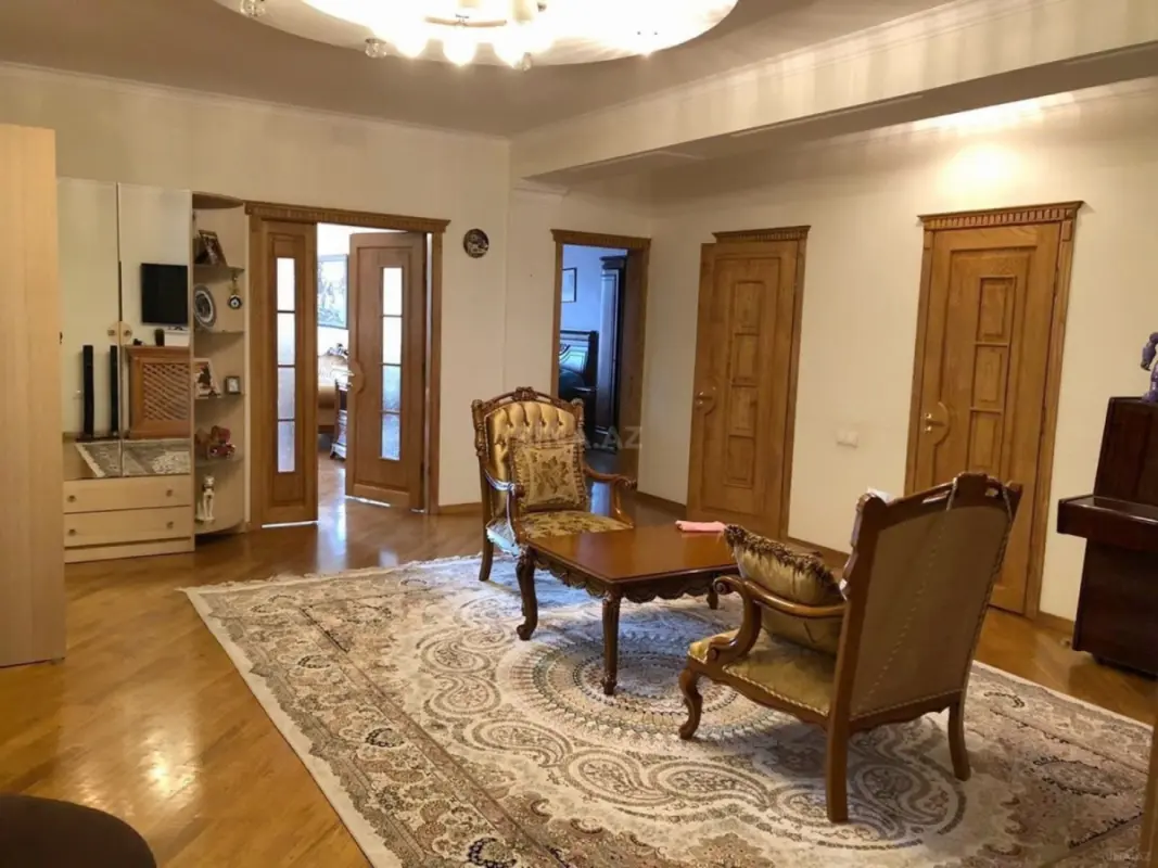 Satılır 3 otaqlı mənzil 140 m²