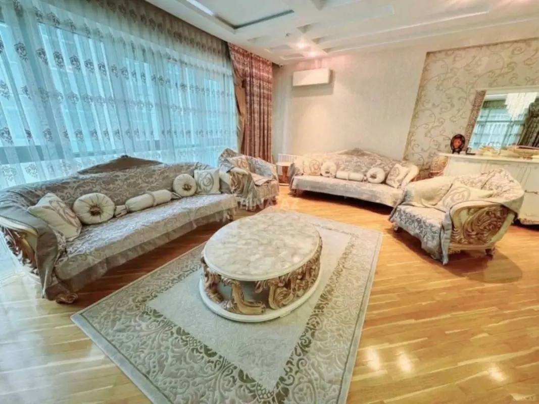 Kirayə verilir 3 otaqlı mənzil 250 m²