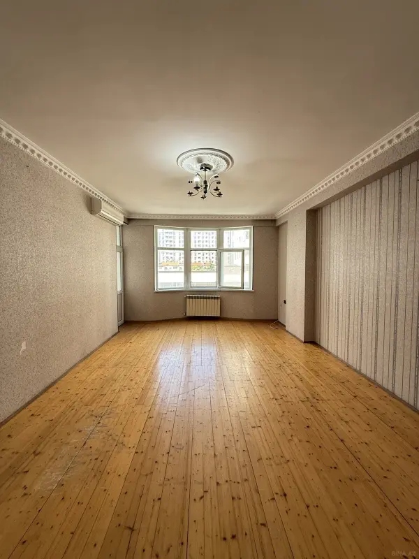 Satılır 3 otaqlı mənzil 126 m²