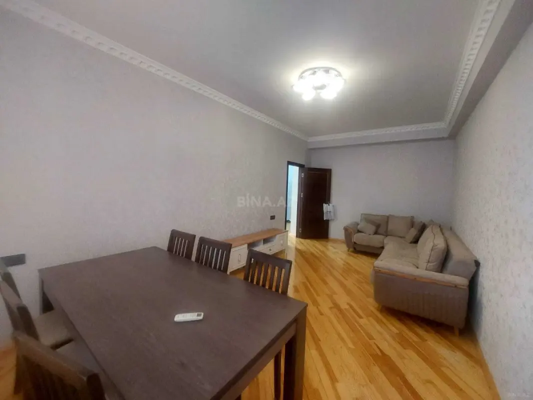 Kirayə verilir 2 otaqlı mənzil 82 m²