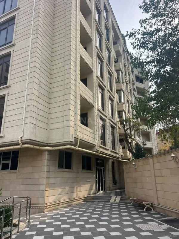 Satılır 4 otaqlı mənzil 168 m²
