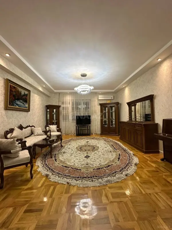 Kirayə verilir 3 otaqlı mənzil 140 m²