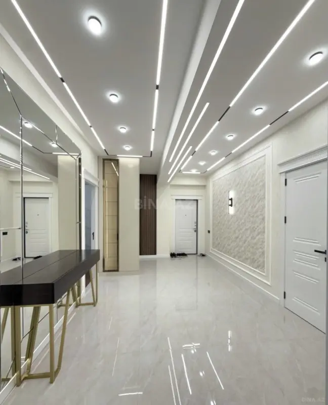 Satılır 3 otaqlı mənzil 142 m²
