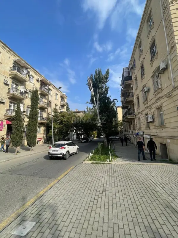 Satılır obyekt 220 m²