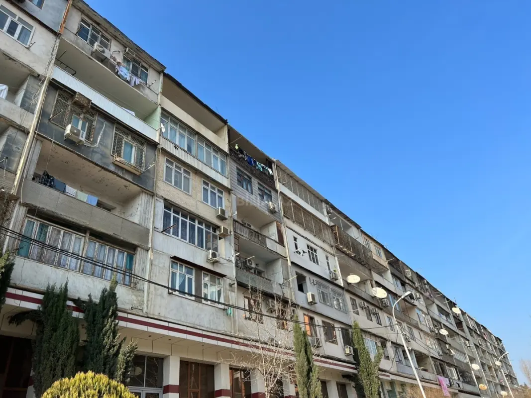 Satılır 1 otaqlı mənzil 42 m²