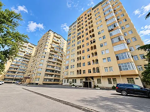Satılır 5 otaqlı mənzil 230 m² — Bakı 5 otaq 230.00 m²