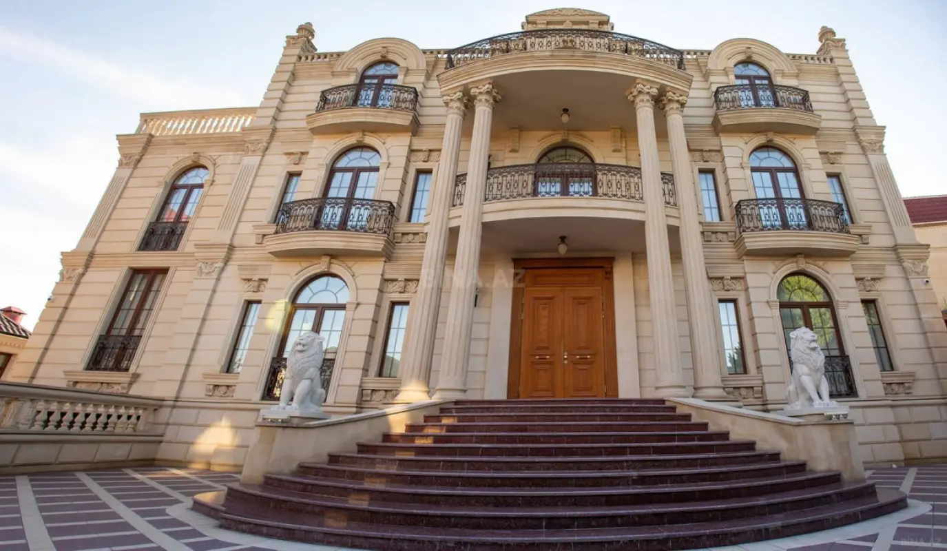 Satılır 8 otaqlı həyət evi 1000 m²