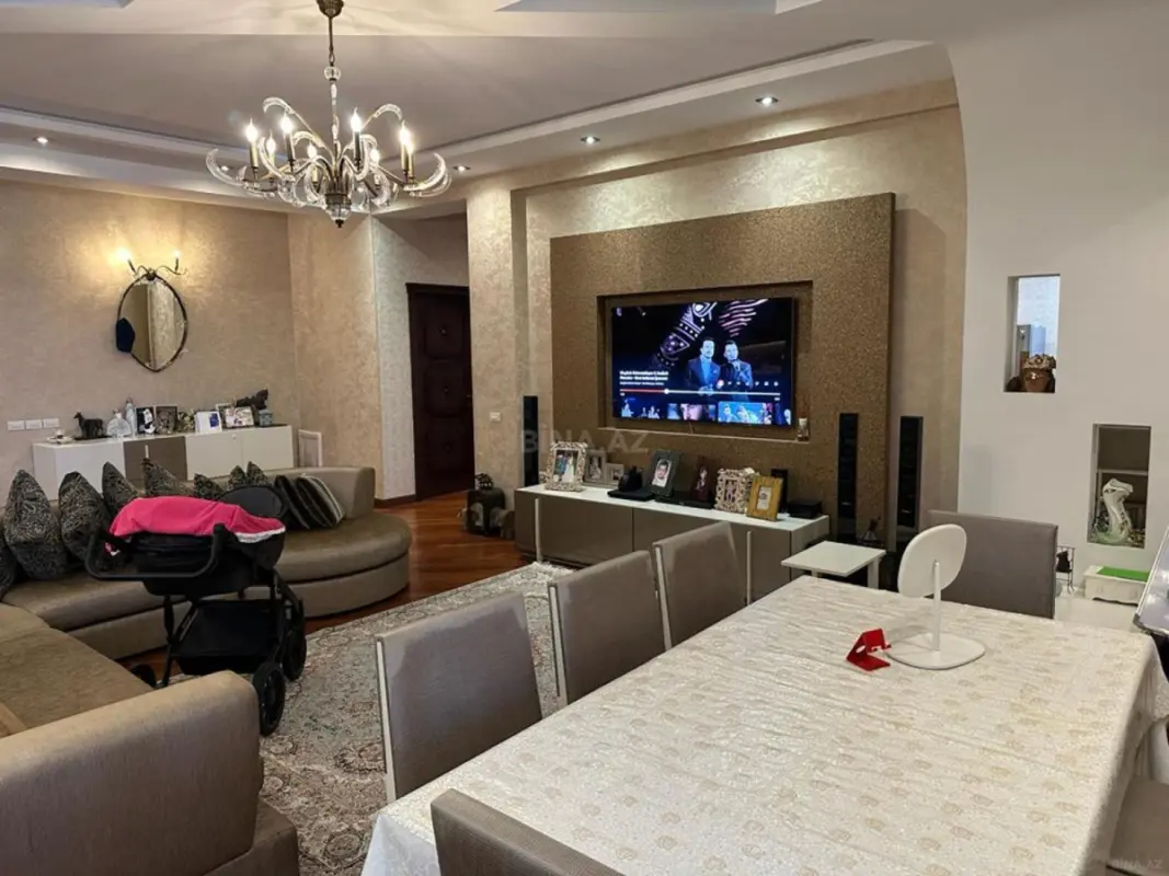 Satılır 4 otaqlı mənzil 174 m²