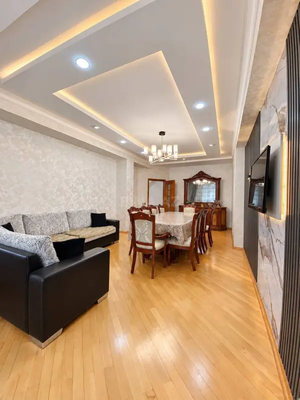 Satılır 3 otaqlı mənzil 130 m²