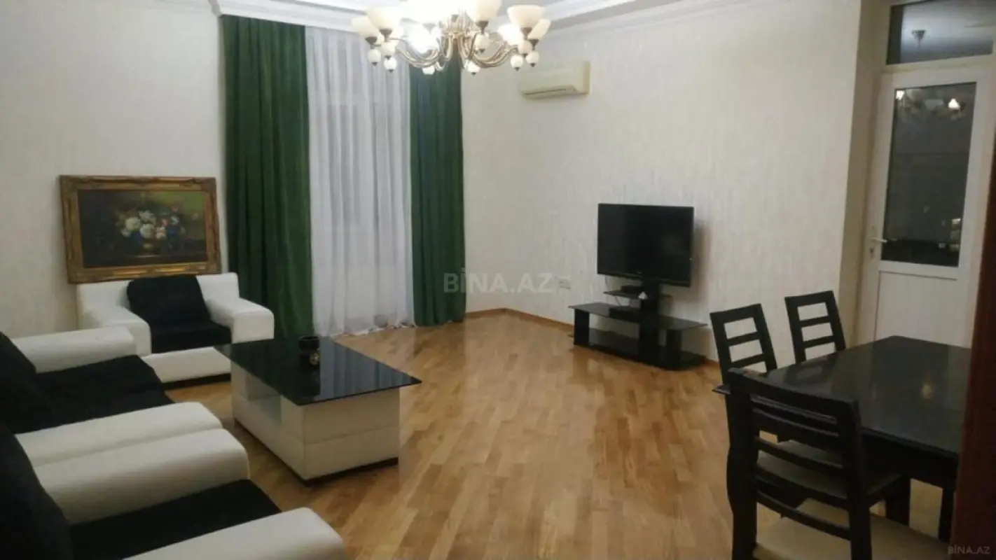 Satılır 3 otaqlı mənzil 135 m²