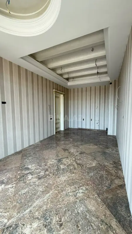 Satılır 4 otaqlı mənzil 200 m²