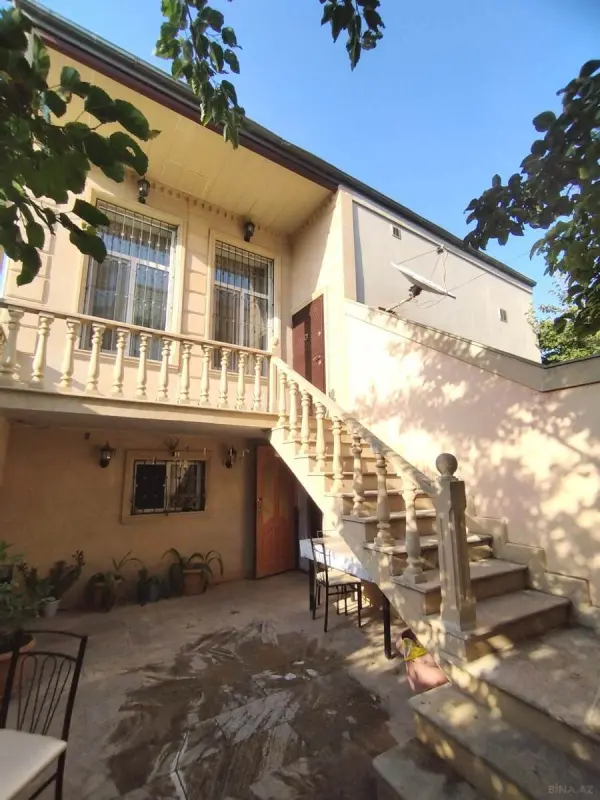 Satılır 5 otaqlı həyət evi 200 m²