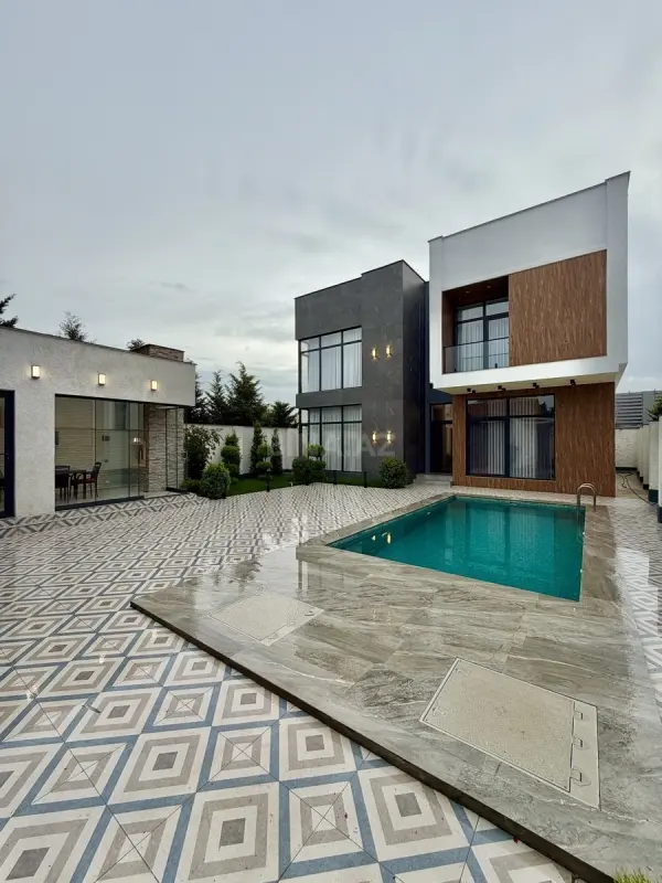 Satılır 5 otaqlı həyət evi 240 m²
