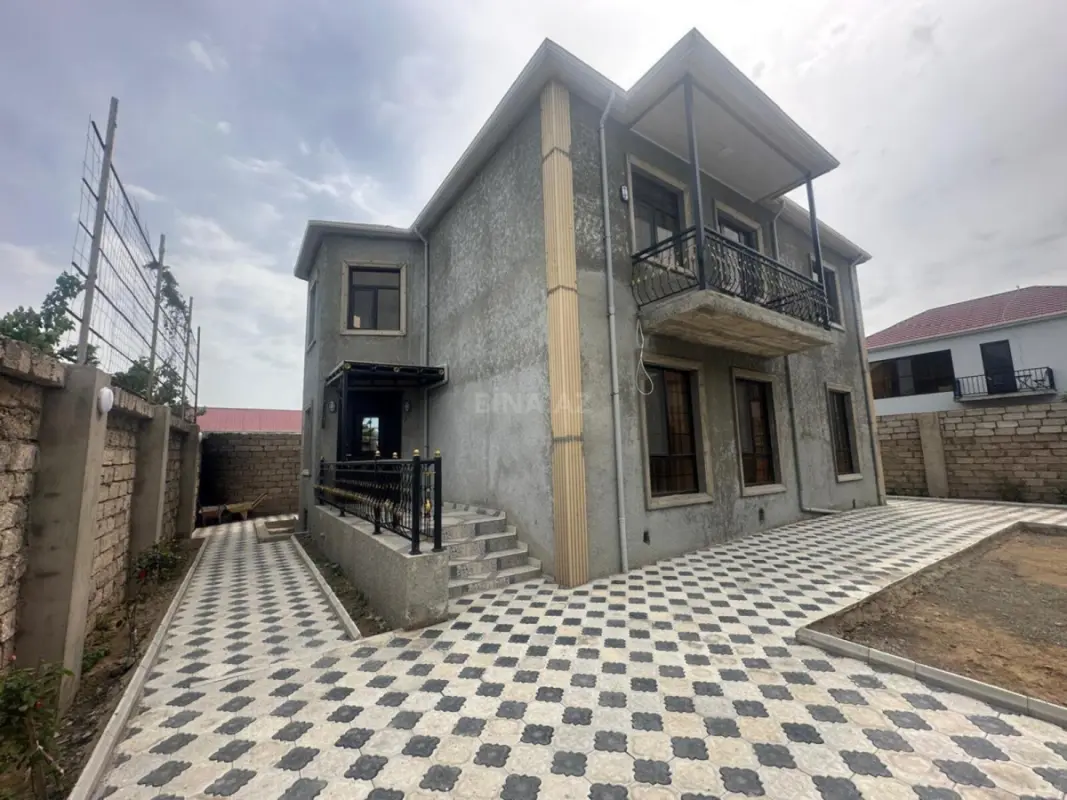 Satılır 4 otaqlı həyət evi 250 m²