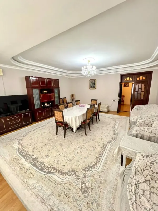 Satılır 4 otaqlı mənzil 122 m²