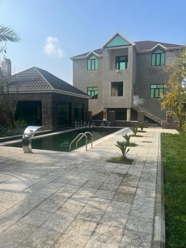 Satılır 6 otaqlı həyət evi 300 m²