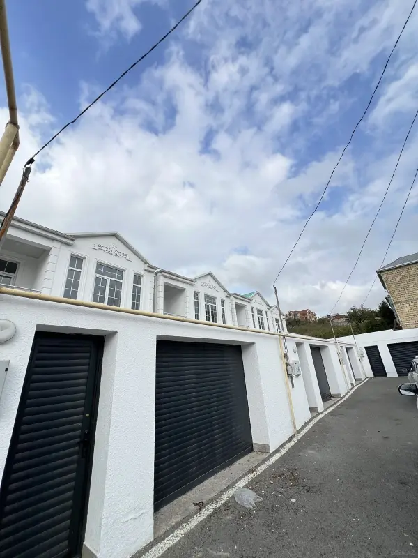 Satılır 5 otaqlı həyət evi 140 m²