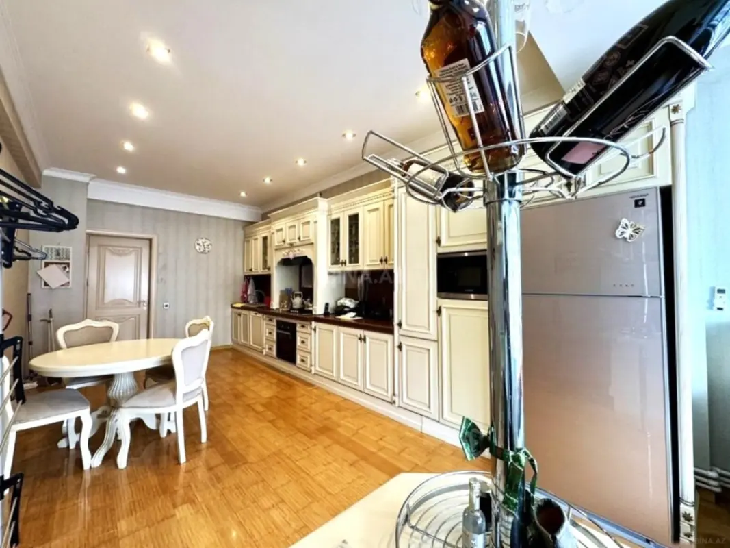 Satılır 3 otaqlı mənzil 175 m²