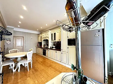 Satılır 3 otaqlı mənzil 175 m² — Bakı 3 otaq 175.00 m²