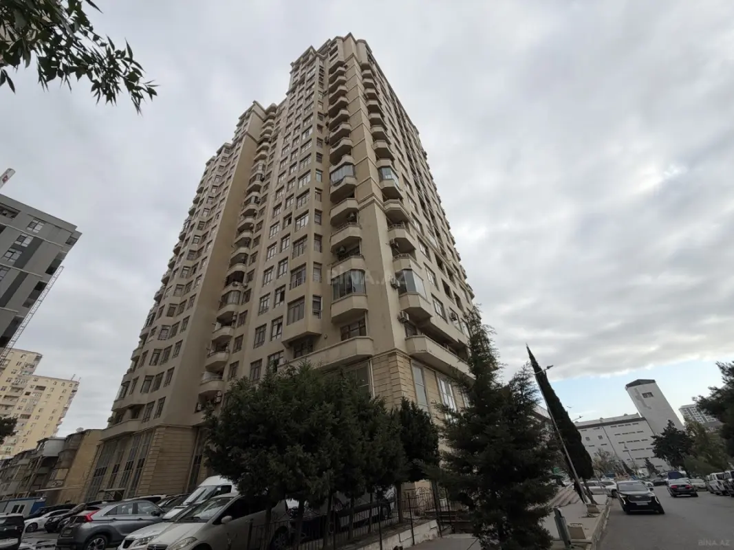 Satılır 5 otaqlı mənzil 347 m²