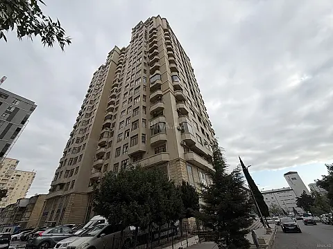 Satılır 5 otaqlı mənzil 347 m² — Bakı, İnşaatçılar 5 otaq 347.00 m²