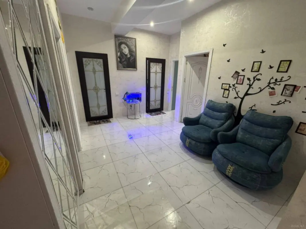 Satılır 4 otaqlı mənzil 135 m²