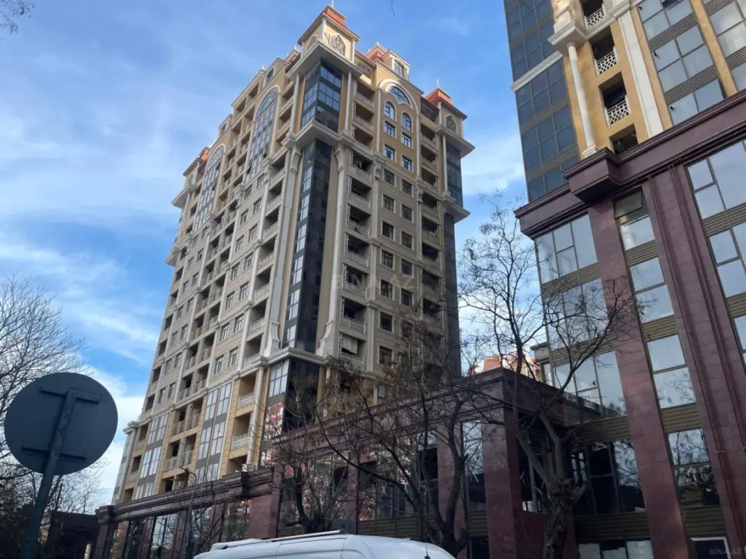 Satılır 3 otaqlı mənzil 122 m²