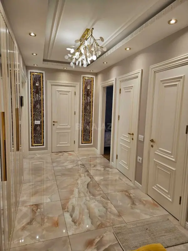 Satılır 4 otaqlı mənzil 160 m²