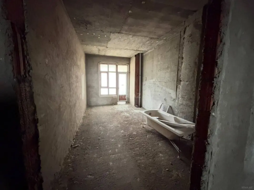 Satılır 6 otaqlı mənzil 347 m²