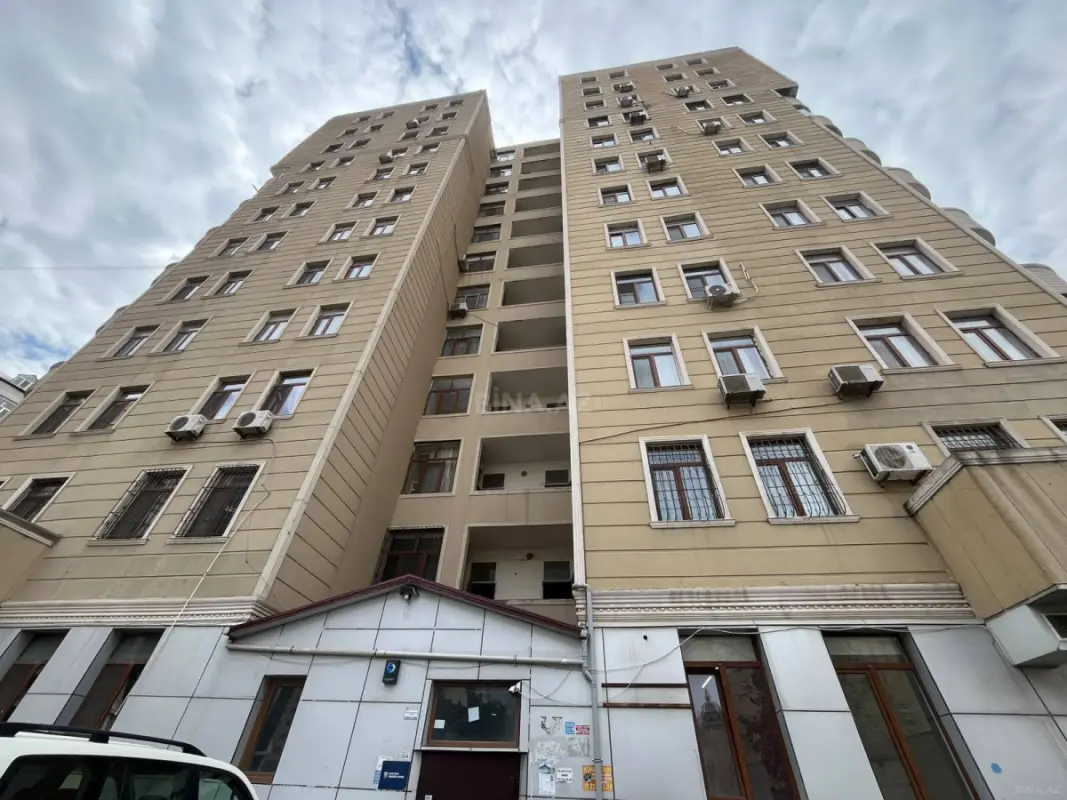 Satılır 3 otaqlı mənzil 116.9 m²