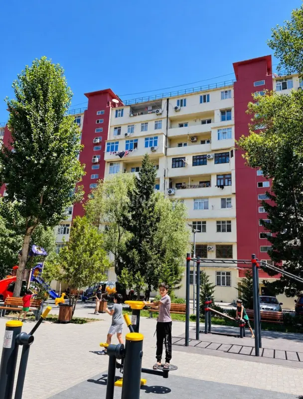 Satılır 4 otaqlı mənzil 110 m²