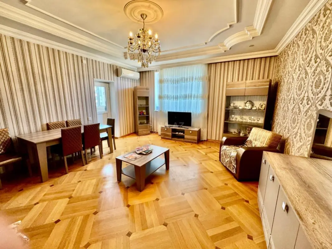 Satılır 3 otaqlı mənzil 130 m²
