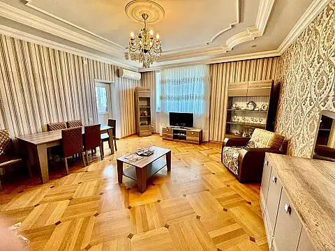 Satılır 3 otaqlı mənzil 130 m² — Bakı 3 otaq 130.00 m²