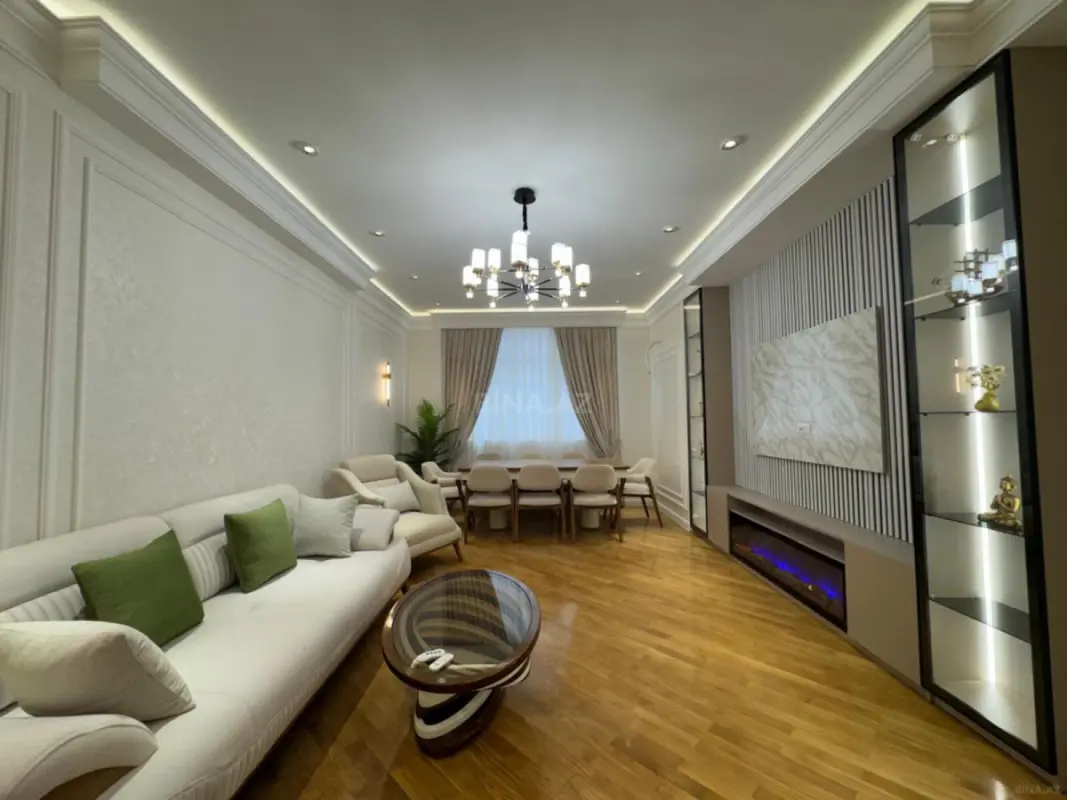 Satılır 4 otaqlı mənzil 175 m²