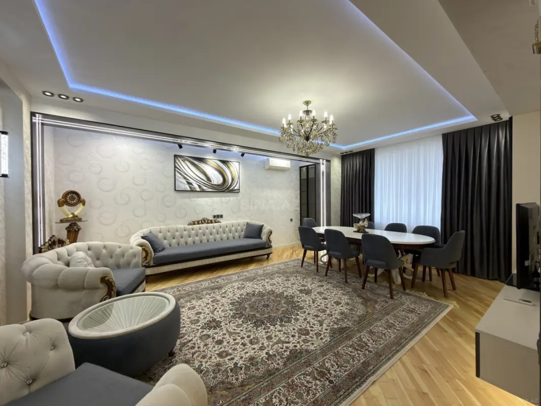 Satılır 4 otaqlı mənzil 160 m²