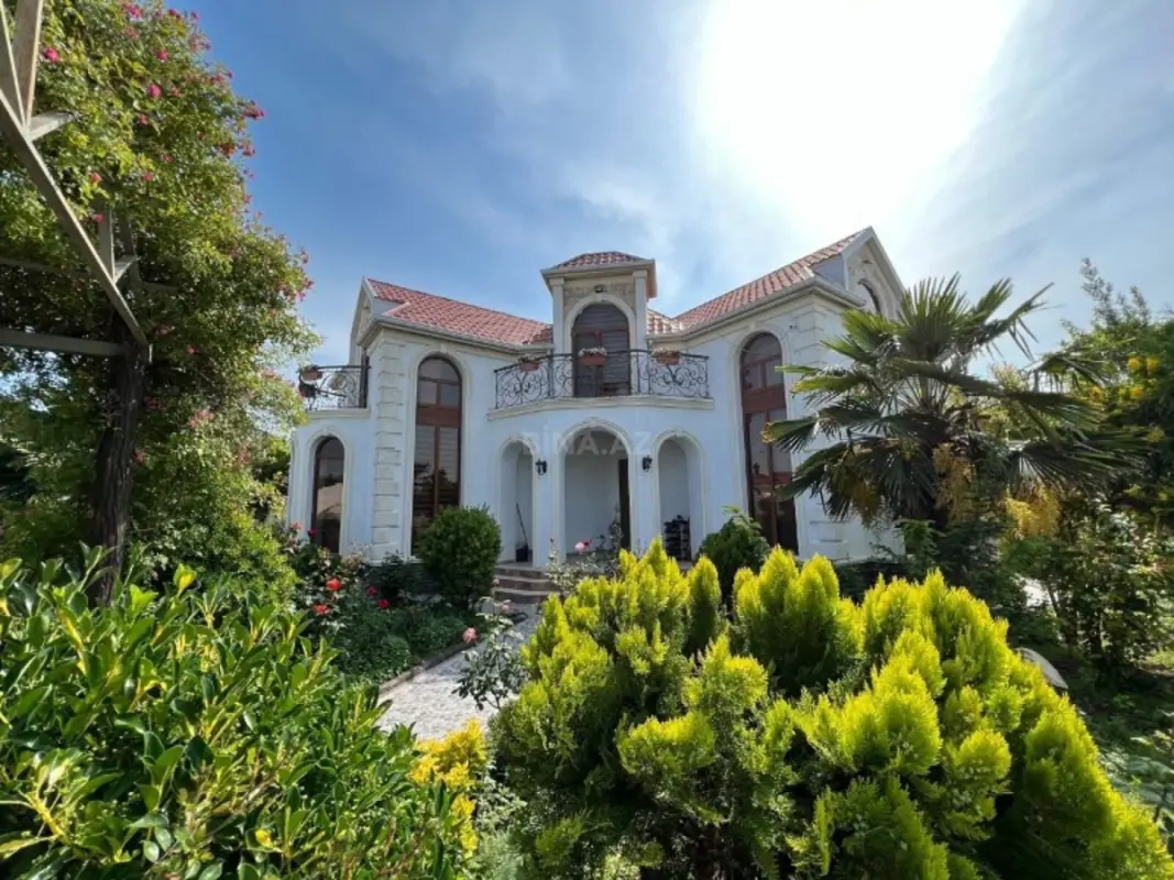 Satılır 5 otaqlı həyət evi 200 m²