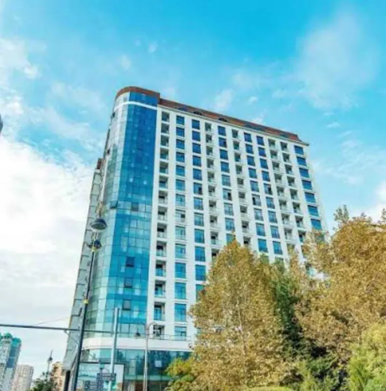Satılır 4 otaqlı mənzil 211 m²